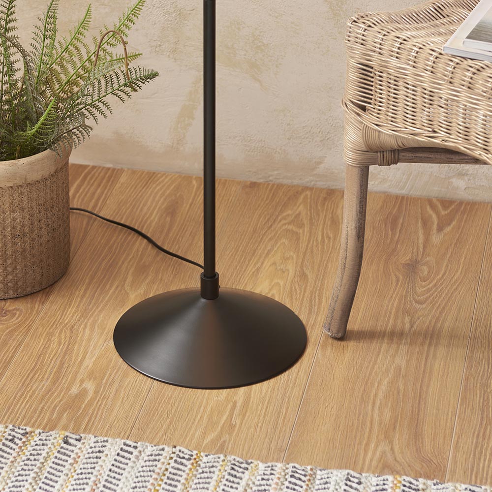 Wriggle Raffia Shade Floor Lamp In Matt Black
