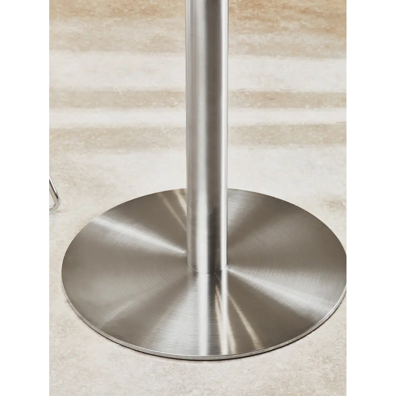 Metropolitan Round Clear Glass Dining Table With Silver Steel Base
