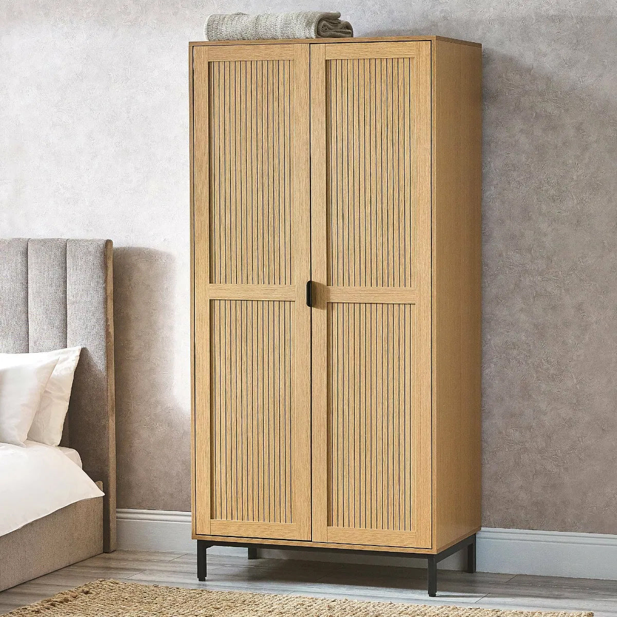 Sia Wooden Wardrobe With 2 Doors In Oak